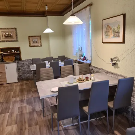 Zur Sonne Casa de hóspedes 2*